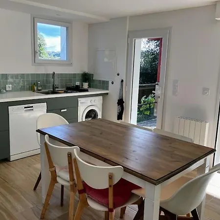 Lagunen Etxea Apartman *